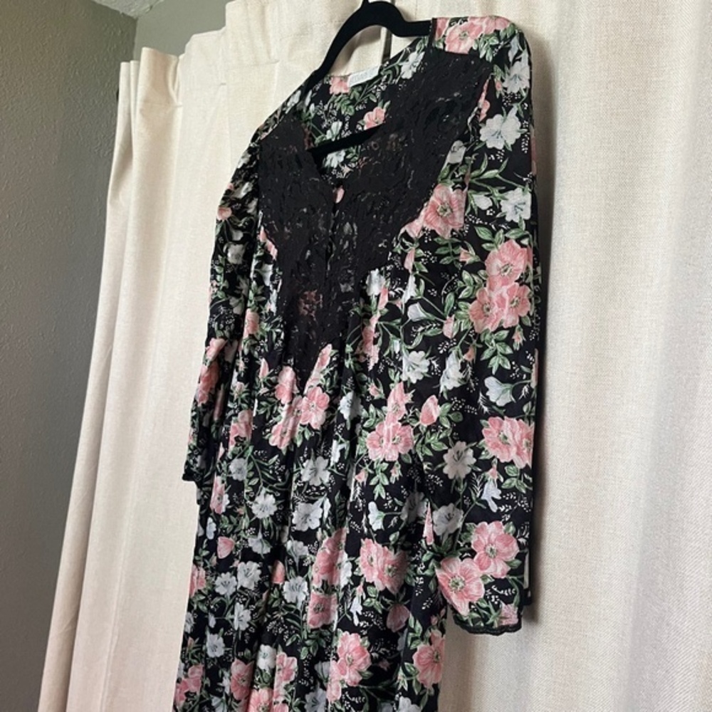 Vintage Dark Floral Black and Pink Lace Kimono Robe Gown by VASSARETTE